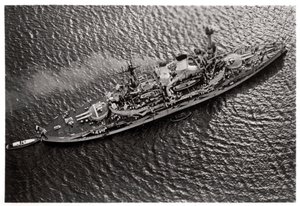 Flygfoto av det tyska slagskeppet SMS Schlesien, från en Zeppelin, c1931 1933 av Unbekannt