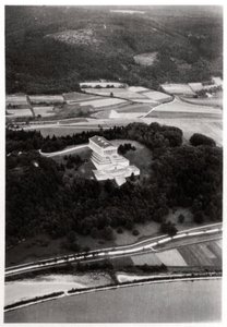 Flygfoto över Walhalla-templet, nära Regensburg, Tyskland, från en zeppelinare, c1931 1933 av Unbekannt