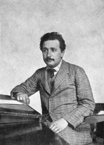 Albert Einstein 1879-1955, tysk-schweizisk matematiker och teoretisk fysiker, 1905 av Unbekannt