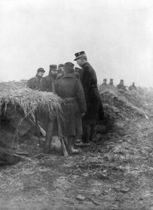 Albert I, den tredje kungen av belgarna, besökte skyttegravarna i Avecapelle, Belgien, 1915 av Unbekannt
