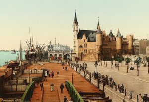 Antwerpen (Anvers). Utsikt över det gamla slottet (Het Steen) till hamnen. Omkring 1900 av Unbekannt