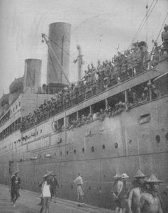 Till Singapore anländer indiska trupper för att delta i försvaret av den stora fästningshamnen., 1941. av Unbekannt