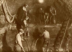 At Work on the New Mersey Tunnel, c1930. av Unbekannt