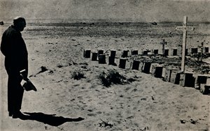 På en slagfältskyrkogård i Egypten, 1942, 1945. av Unbekannt