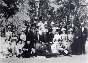 Författaren Maxim Gorky och Anton Tjechov mellan skådespelarna på Moskvas konstteater, 1900 av Unbekannt