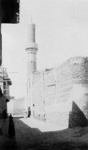 Backstreet och gamla moskén, Bagdad, Irak, 1917-1919 av Unbekannt