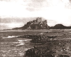 Bamburgh Castle, Northumberland, 1894. av Unbekannt