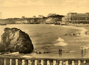 Biarritz - Hotel du Palais och bukten, c1930. av Unbekannt