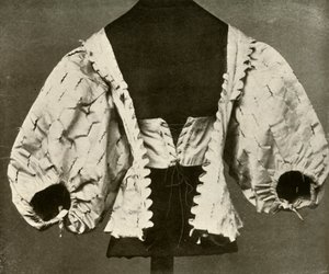Bodice av vit satin skuren och rosa, c1620-1640, 1937. av Unbekannt
