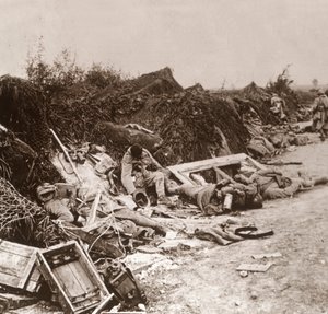 Kropp efter intagandet av Courcelles, norra Frankrike, juni 1918 av Unbekannt
