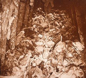 Kroppar i tunnlar under Mount Cornillet, Champagne, norra Frankrike, c1917 av Unbekannt