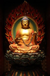 Buddha Tooth Relic Temple i Chinatown. Buddhastaty, 20160818, Singapore, Singapore av Unbekannt