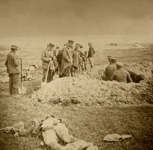 Begravning av kroppar, Sainte-Marie-à-Py, norra Frankrike, c1914-c1918. av Unbekannt