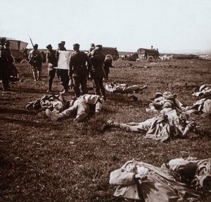 Begravning av kroppar, Sainte-Marie-à-Py, norra Frankrike, c1914-c1918 av Unbekannt
