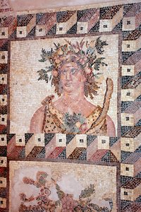 Vårbyst - Detalj av panelen fyra årstiderna - Paphos mosaiker, Dionysos hus - Slutet av 2:a århundradet e.Kr. - Cypern - Personification du Printemps - Detalj av mosaiken av de fyra årstiderna - Mosaiken från Paphos, Dionysos hus - Slutet II Århundradet ef av Unbekannt