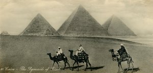 Kairo: Pyramiderna i Gizeh, c1918-c1939. av Unbekannt