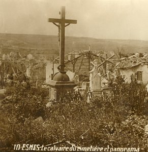 Golgata på kyrkogården i Esnes, norra Frankrike, c1914-c1918 av Unbekannt