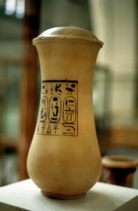 Canopic burk, kärl som används för begravning av balsamerade inälvor, forntida egyptisk av Unbekannt