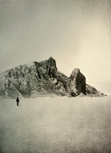 Cape Barne. Pelaren i höger förgrund är vulkanisk, c1908, 1909. av Unbekannt