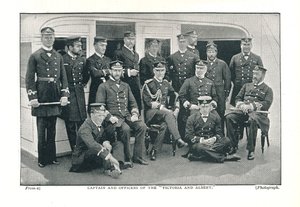 Kapten och officerare på Victoria and Albert The Queens Yacht sjösatt 1855 av Unbekannt