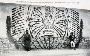 Fångade vapen från slaget vid Menabha, Colomb-Béchar, Algeriet, c1910 av Unbekannt