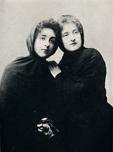 Chilenska damer i kyrkdräkt Manto, 1911 av Unbekannt