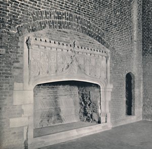 Skorstensstycke vid Tattershall Castle, Lincolnshire, 1927 av Unbekannt