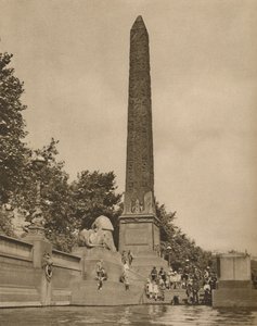 Cleopatras nål huggen fjorton hundra år före Cleopatras födelse, c1935. av Unbekannt
