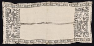 Tyg med kant av krönade dubbelhövdade örnar med olika emblem, fåglar..., 1800-tal. av Unbekannt