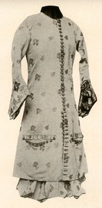 Päls och helbyxor av brun brokad med blommor och blad, c1670, 1937. av Unbekannt