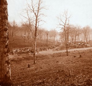 Truppkolonn, Genicourt, norra Frankrike, c1914-c1918 av Unbekannt