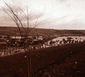 Kolumn av lastbilar, Verdun, norra Frankrike, c1914-c1918 av Unbekannt