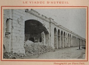Commune de Paris (1871): utsikt över Auteuil-viadukten i Paris i maj 1871. Fotografi av Pierre Pepetit. Tryck på kartong, Dim. 9x5,4 cm av Unbekannt