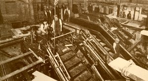 Bygger rulltrappor vid Bank Station, London, c1930. av Unbekannt