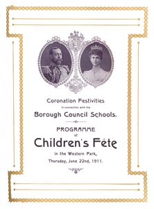 Kröningsfestligheter i samband med stadsdelsskolorna, 1911, 1917. av Unbekannt