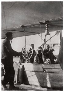 Greve Zeppelin med sin dotter i Zeppelins gondol LZ3, Tyskland, c1906-1908 1933 av Unbekannt
