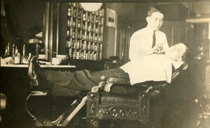 Kubansk frisör, ca 1930-talet. av Unbekannt