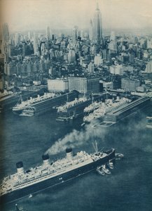Cunard White Star liner Berengaria, närmar sig Cunard pir, 1936 av Unbekannt
