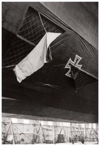 Skadat tyskt luftskepp Zeppelin, första världskriget, 1914-1918 1933 av Unbekannt