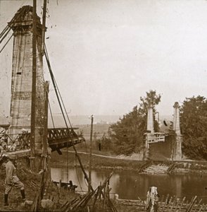 Skadad bro, Dormans, norra Frankrike, c1914-c1918 av Unbekannt