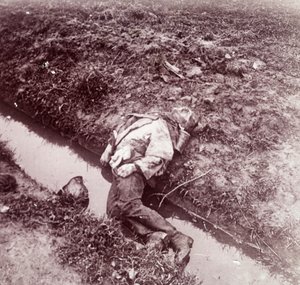 Död tysk soldat, Ypres, Flandern, Belgien, c1914-c1918 av Unbekannt
