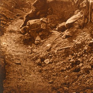Död kropp i skyttegravarna, Perthes, norra Frankrike, c1914-c1918 av Unbekannt