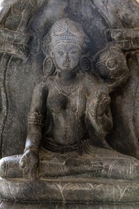 Delhi nationalmuseum. Gaja-Lakshmi (elefanter som duschar vatten på gudinnan Lakshmi). Pala, 900-talet e.Kr. Bihar. Sten. Detalj. Indien. av Unbekannt