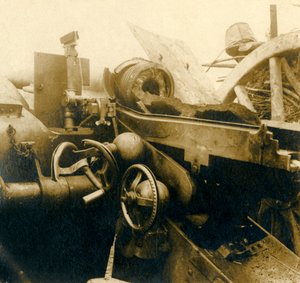 Förstörd kanon, c1914-c1918 av Unbekannt