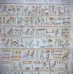 Detalj av egyptiska hieroglyfer från en gravstela av Unbekannt