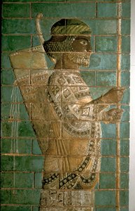 Detalj av en relief som visar en bågskytt från det persiska kungliga gardet, Palace of Darius I, Susa, c500 f.Kr. av Unbekannt