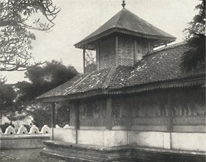 Dewale se skylt 58 på Dagoba of the Sacred Tooth i Kandy, 1926 av Unbekannt