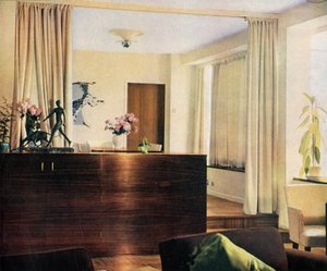 Matsalkov i vardagsrummet på Sun House, Hampstead, London, 1937. av Unbekannt