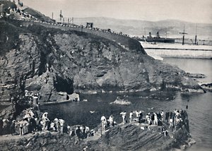 Douglas - Badplatsen i Port Skillion, 1895 av Unbekannt