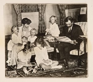 Kejsar Karl I och hans familj i exil, 1920-talet. av Unbekannt